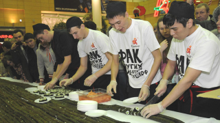 Illustration for article titled The World's Longest Sushi Roll Spans an Absurd 1.5 Miles